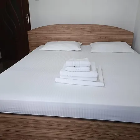 Peter Et Len Soleil , Famille אפורי נורד