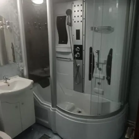 Peter Et Len Soleil , Famille Apartment