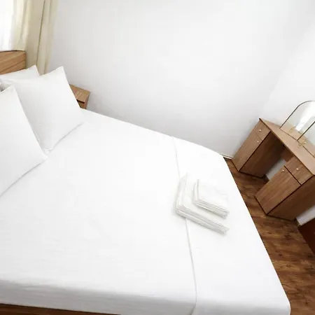 Peter Et Len Soleil , Famille Lägenhet *